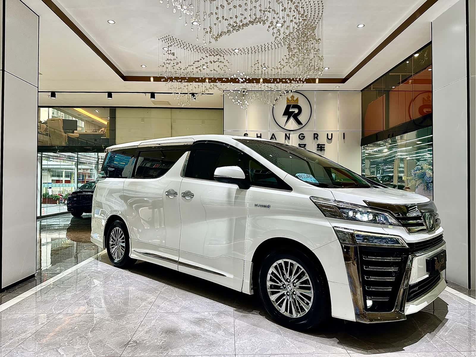 Toyota Vellfire, 2020 3