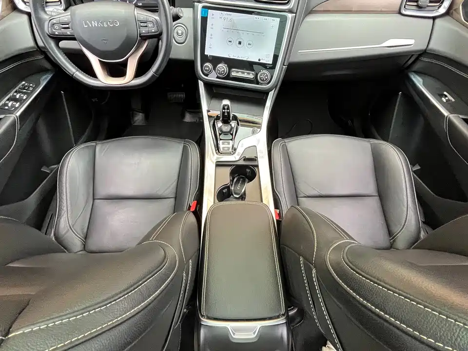 Lynk & Co 01