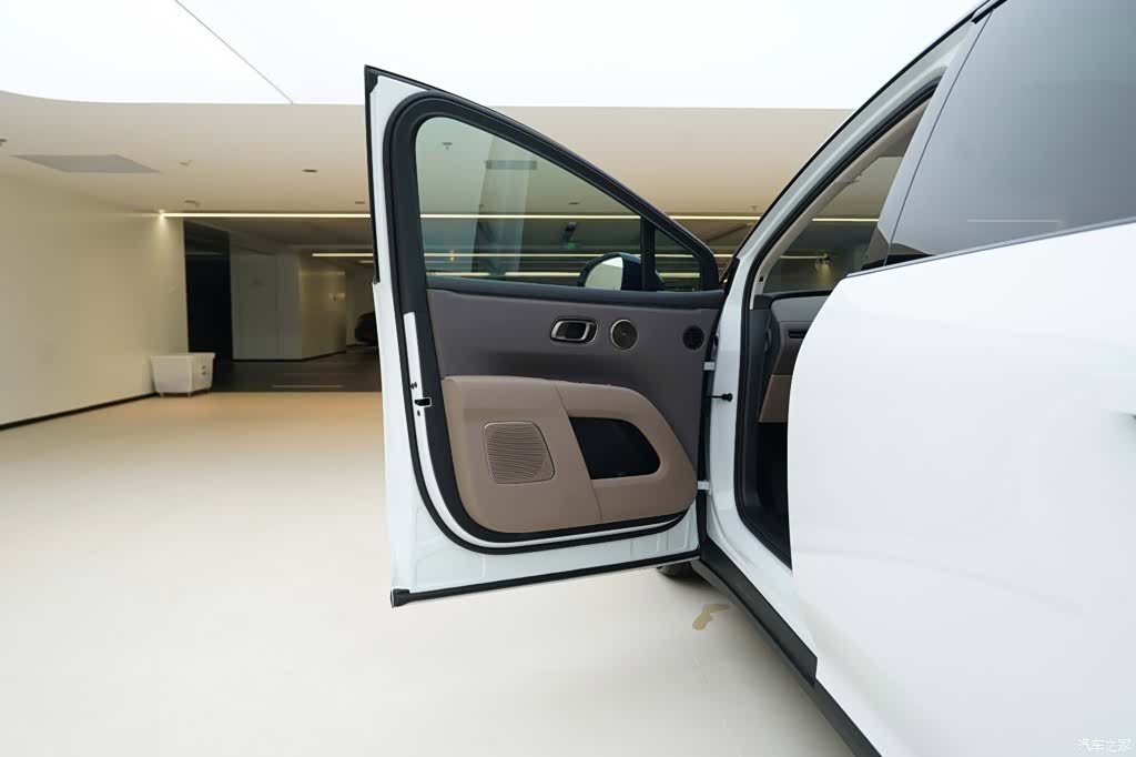 Li Auto i8, 2026 16