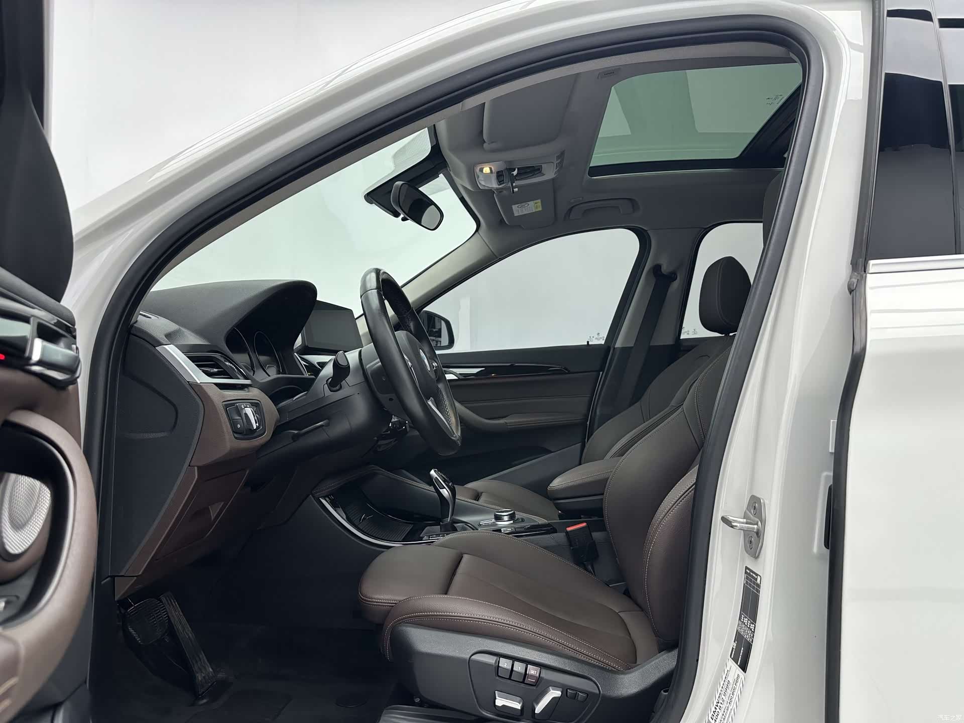 BMW X1, 2022 все фото