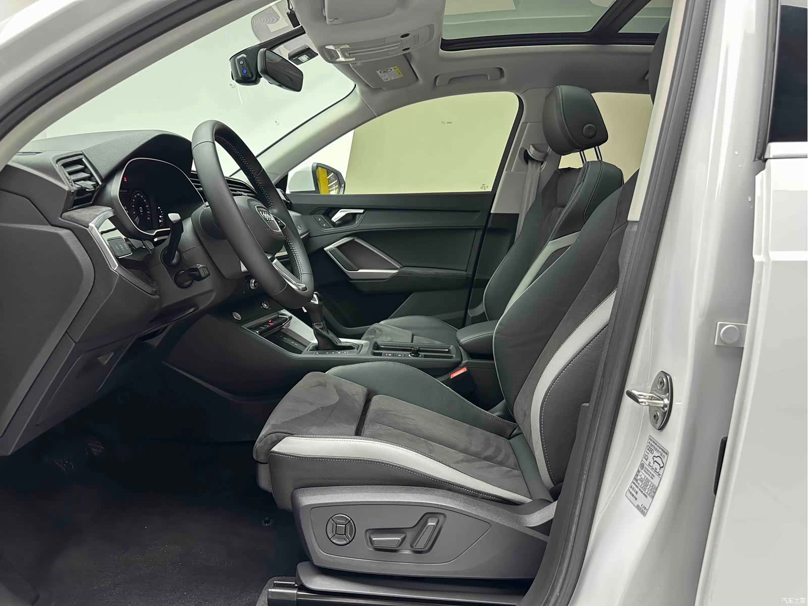 Audi Q3, 2022 4