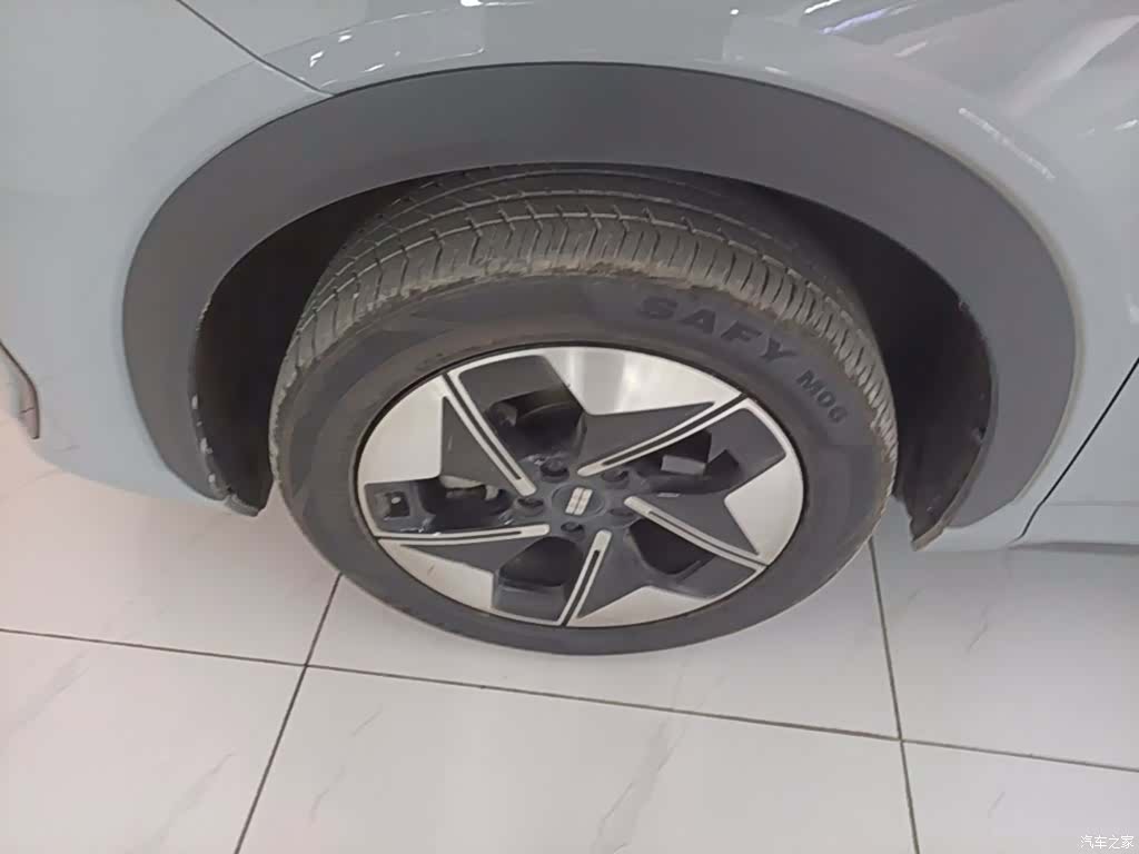 Geely Galaxy E5, 2025 23
