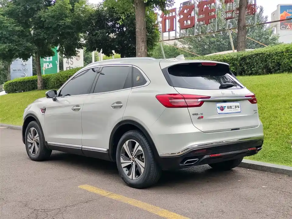Hongqi HS5