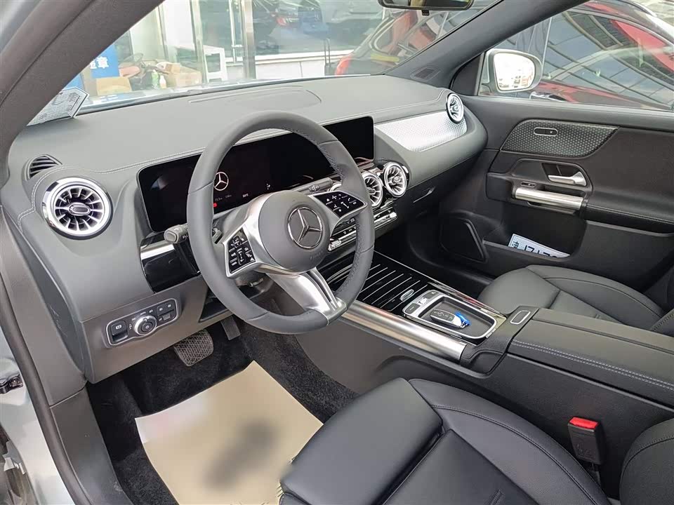 Mercedes-Benz GLA Mercedes-Benz GLA