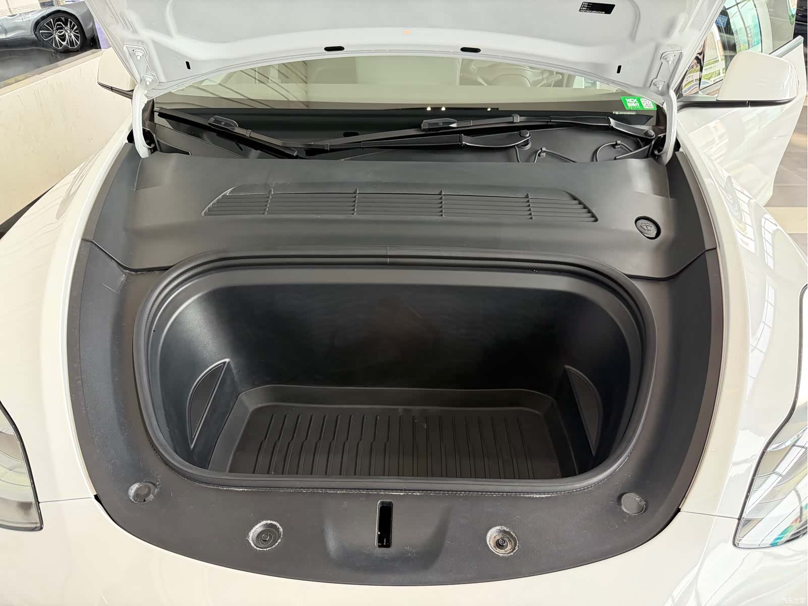 Tesla Model Y, 2024 18