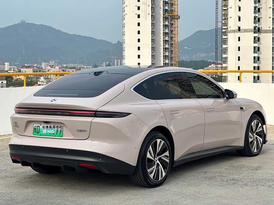 NIO ET5