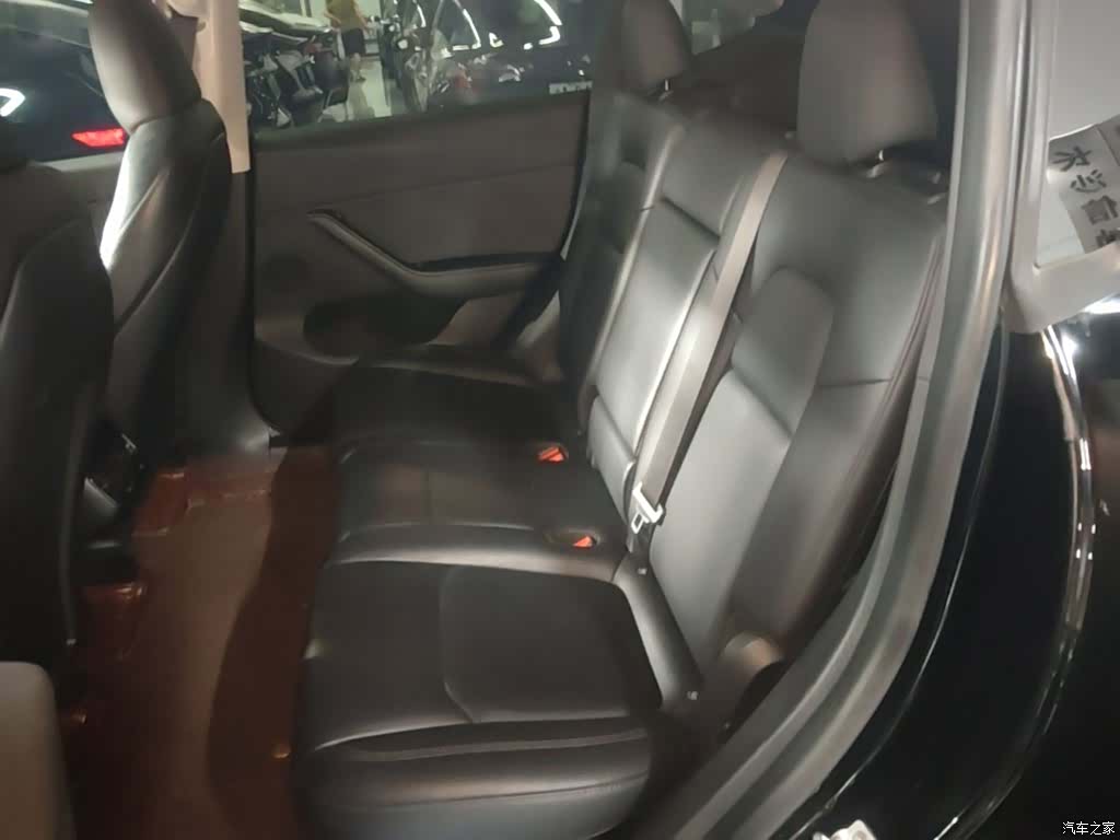 Tesla Model Y, 2023 17