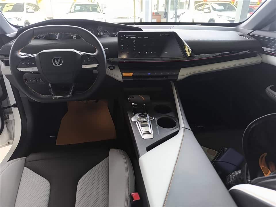 Changan UNI-V Smart iDD Changan UNI-V Smart iDD