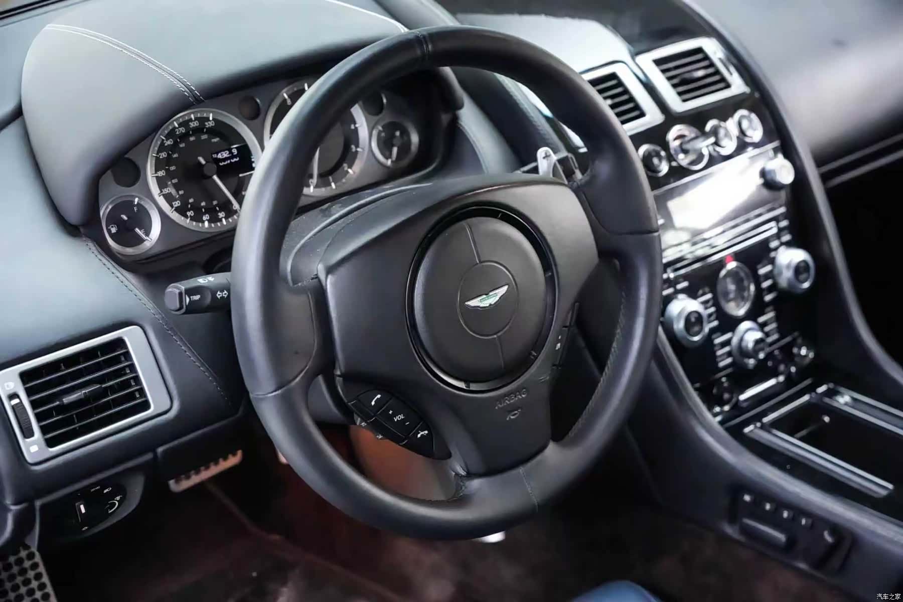 Aston Martin Vantage, 2013 все фото