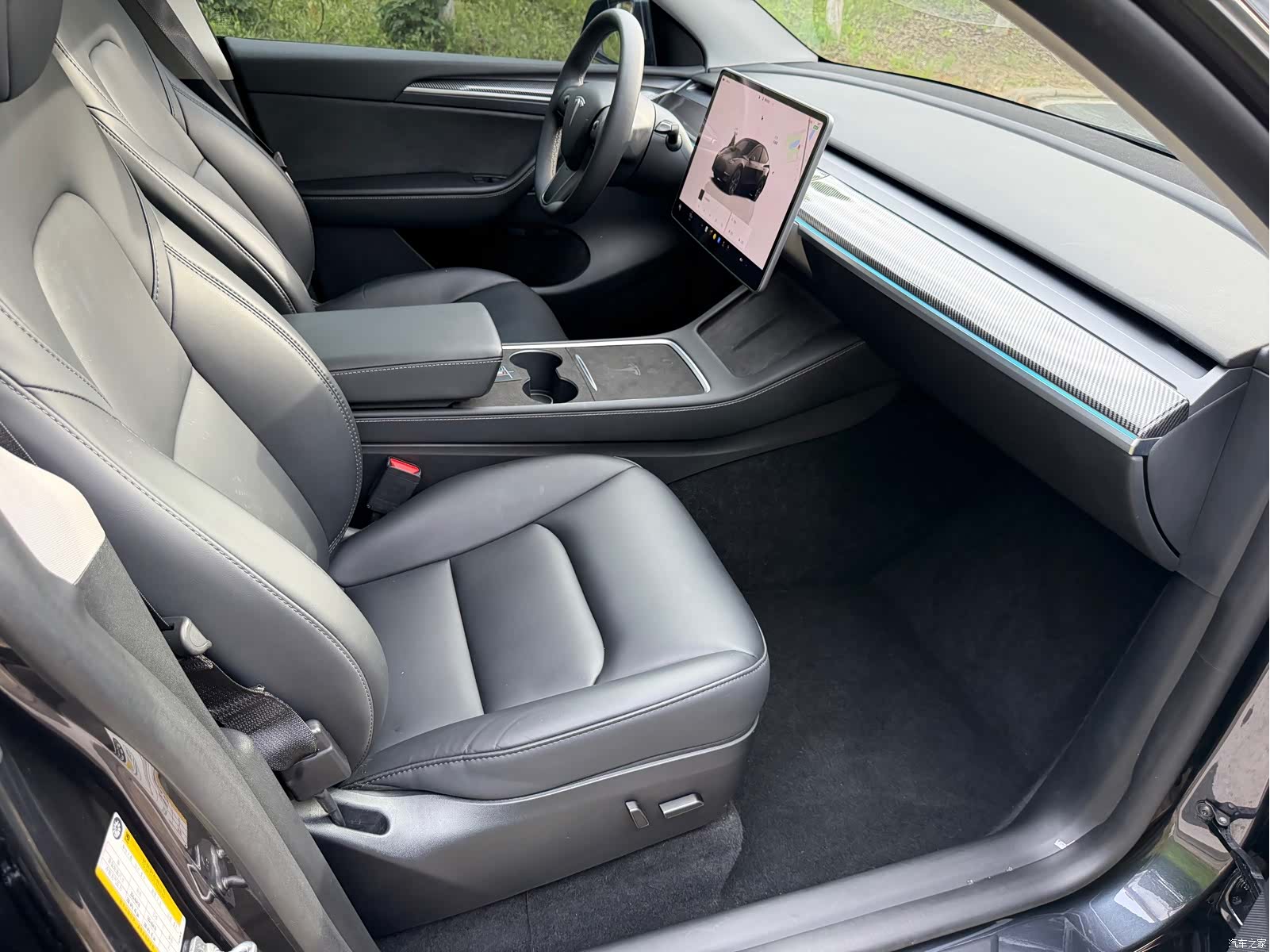 Tesla Model Y, 2024 7