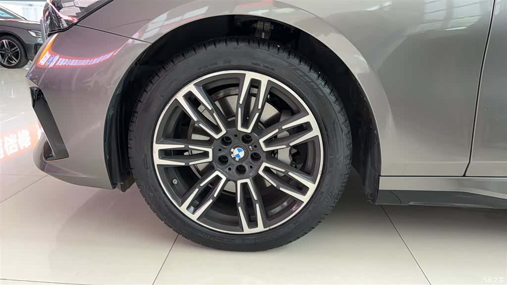 BMW 5 Series, 2025 10