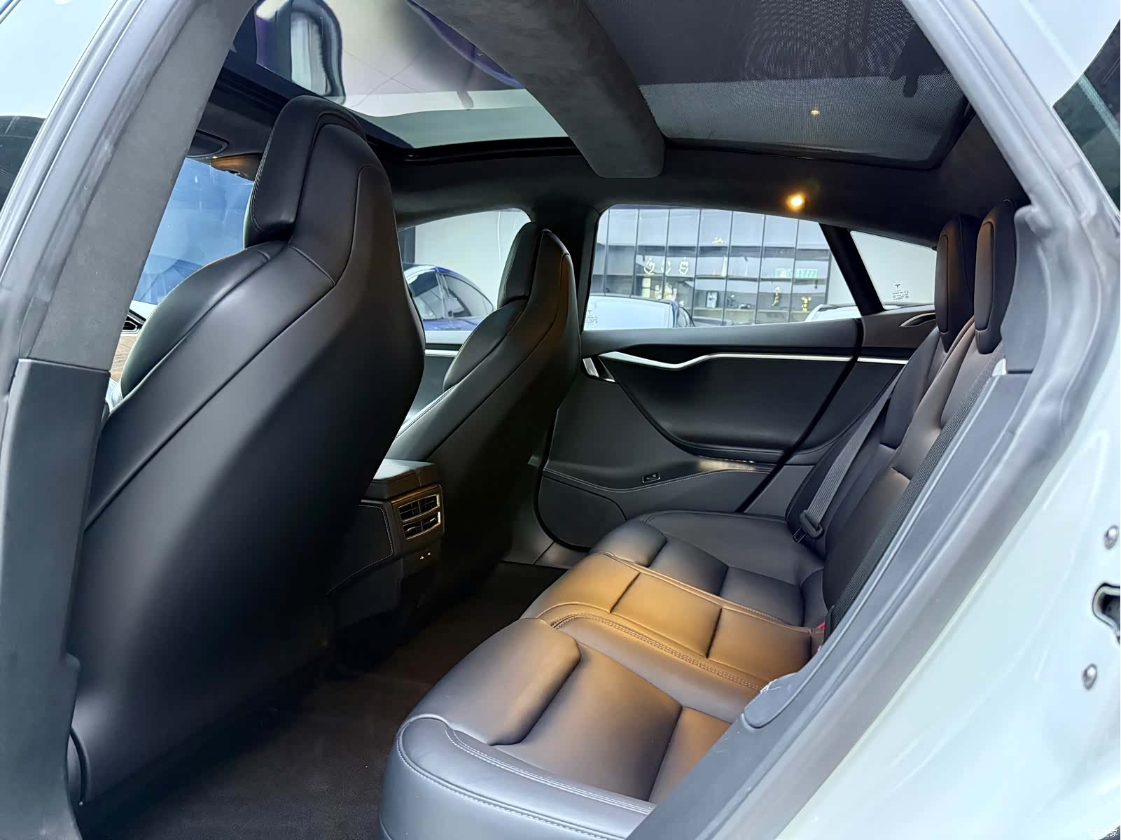Tesla Model S, 2018 6