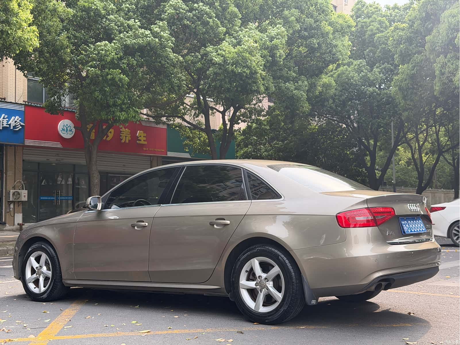 Audi A4L, 2014 4