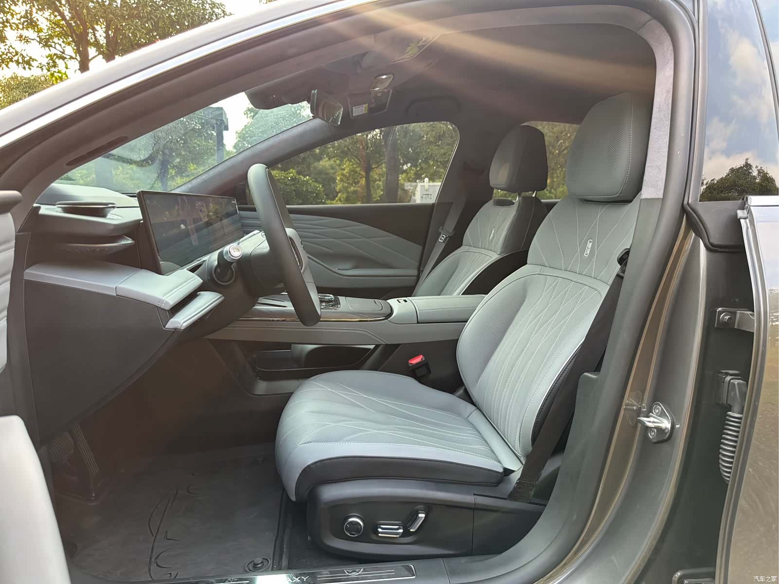Geely E8, 2026 11