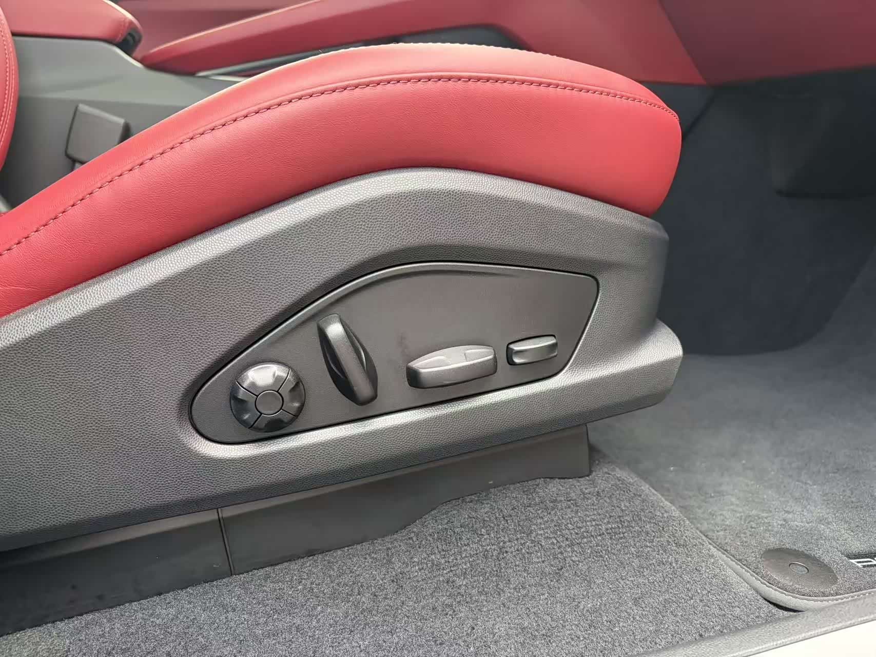 Porsche Macan, 2025 11