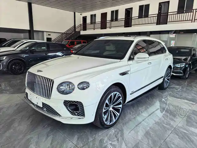 Bentley Bentayga 2023 — купить из Китая под заказ