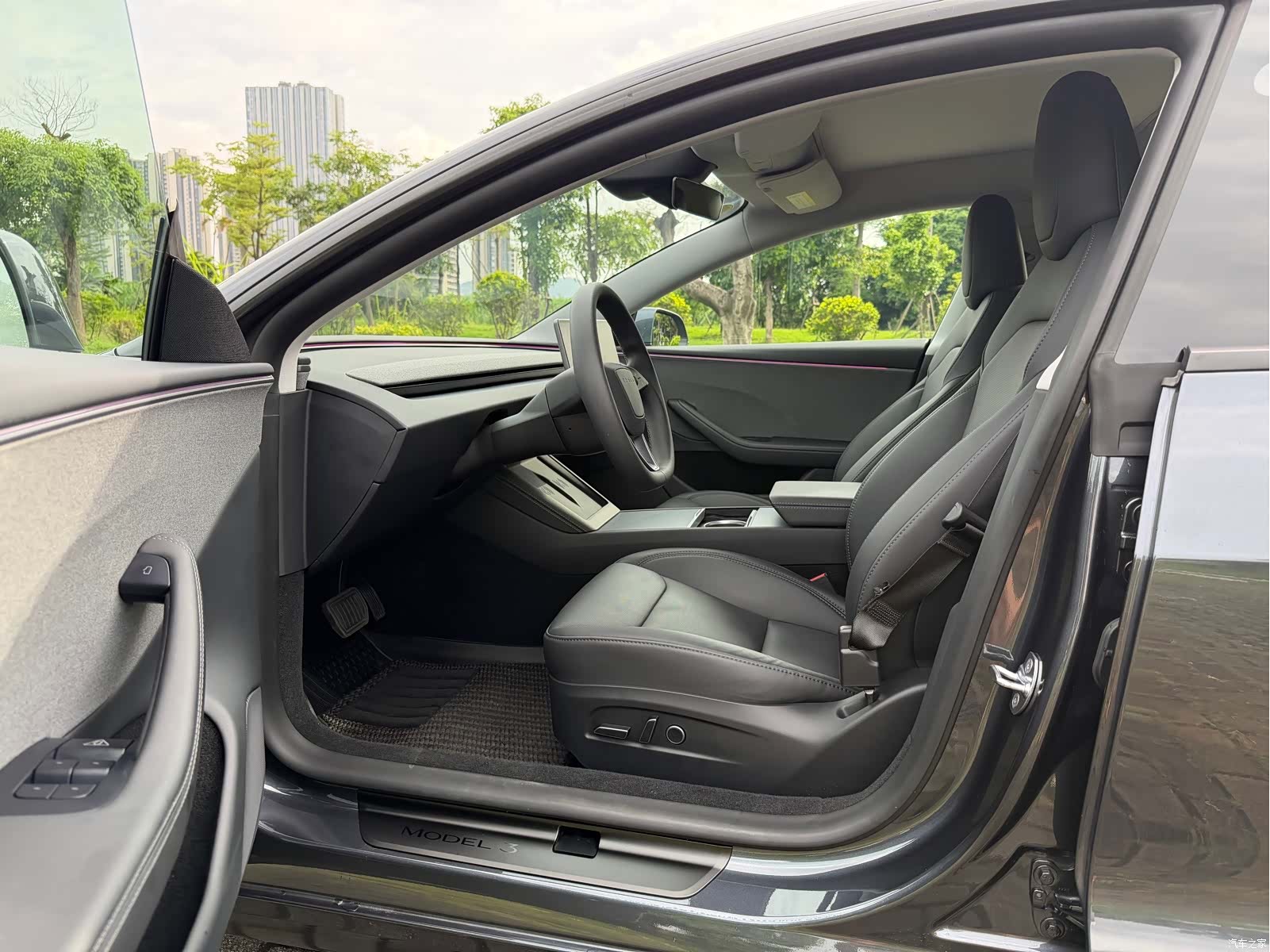 Tesla Model 3, 2025 4