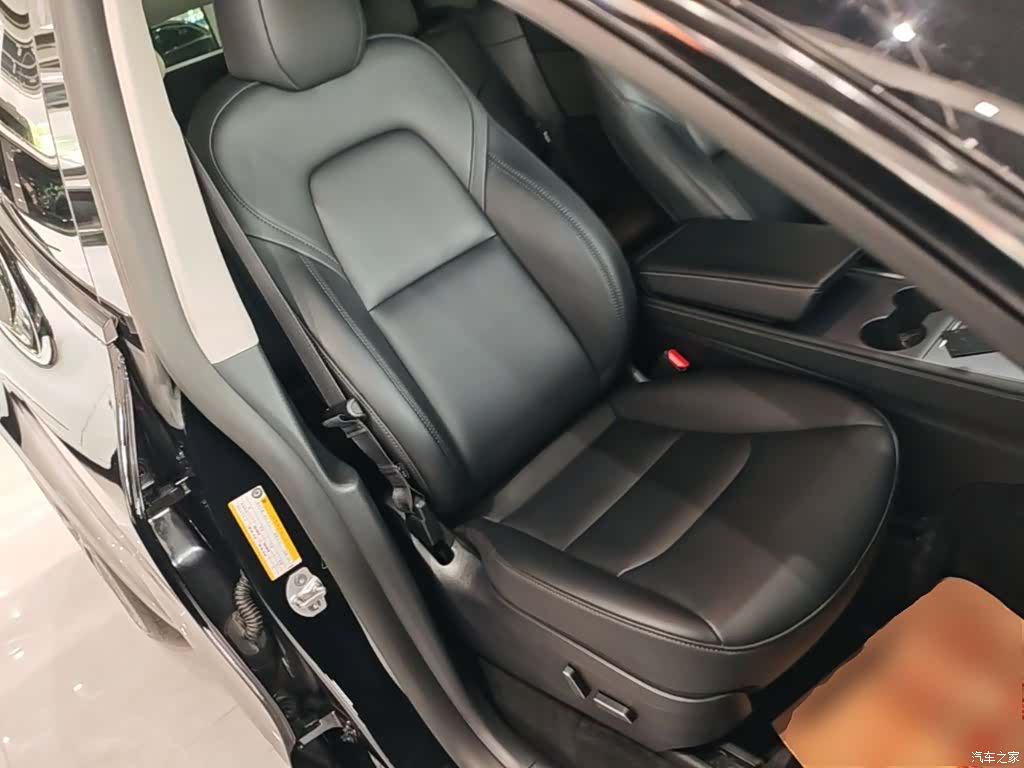 Tesla Model Y, 2023 25