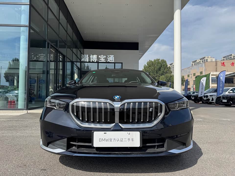 BMW i5