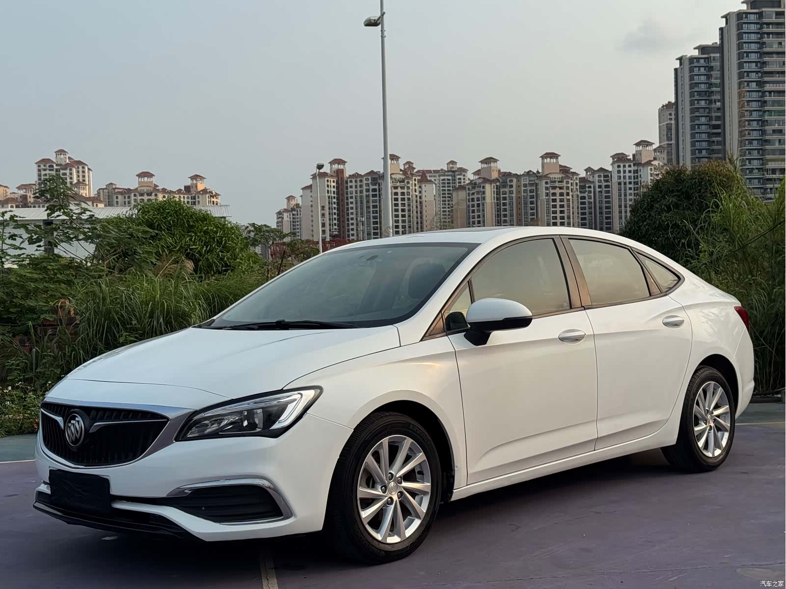 Buick Verano, 2018 1