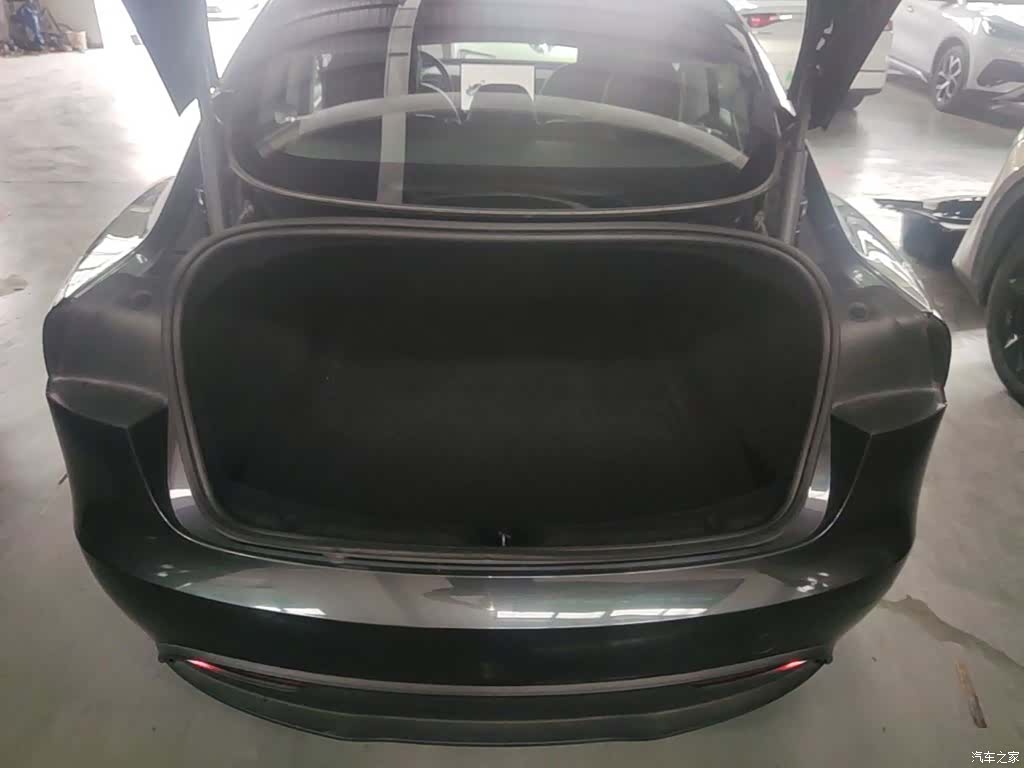 Tesla Model 3, 2024 19