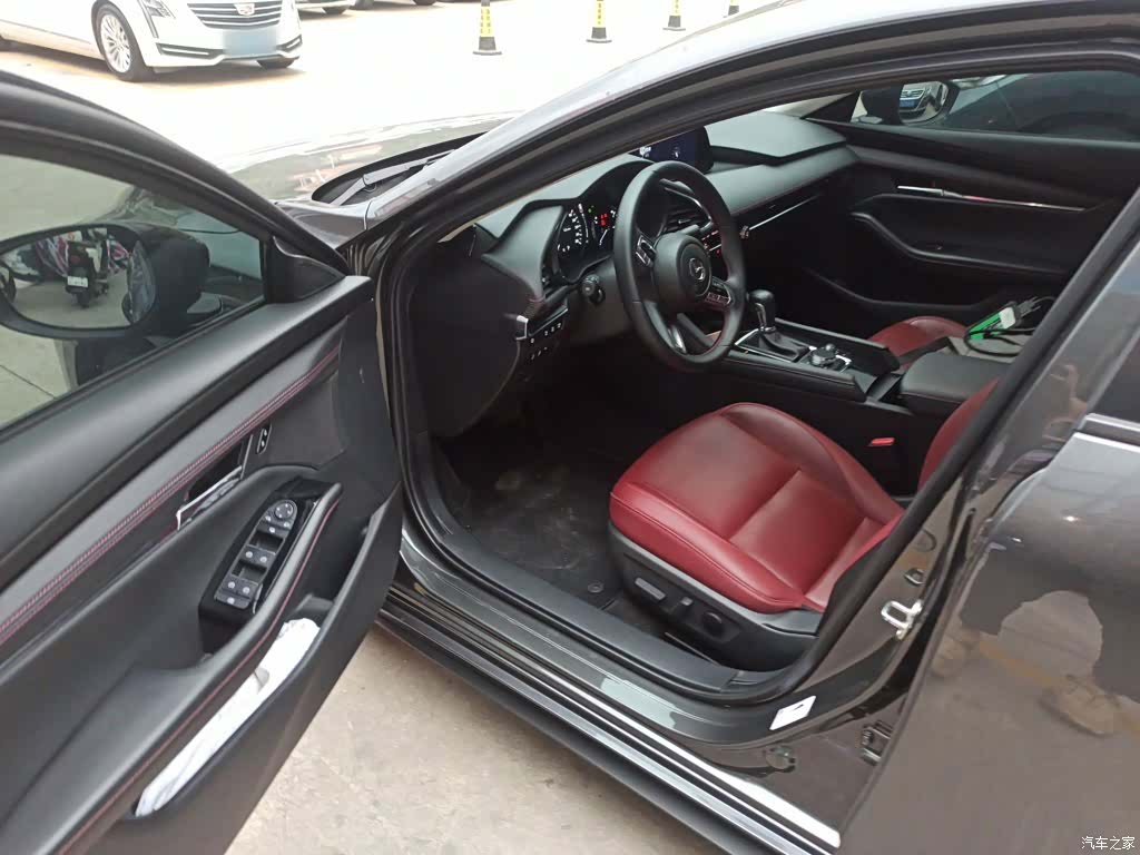 Mazda Mazda3, 2023 12