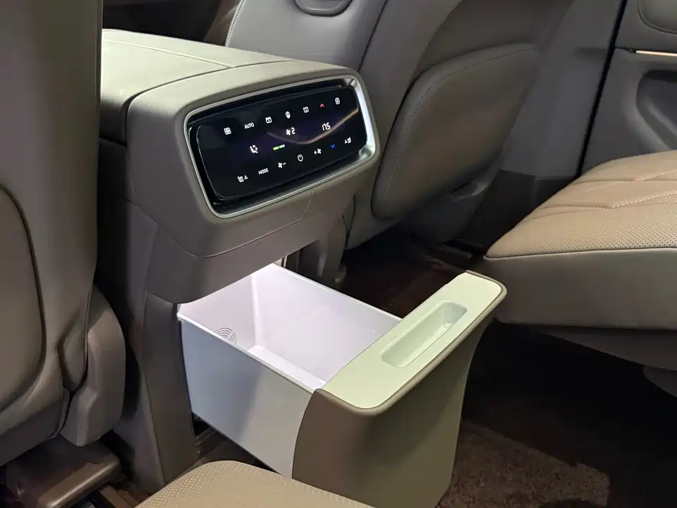 AITO Ask the world M9