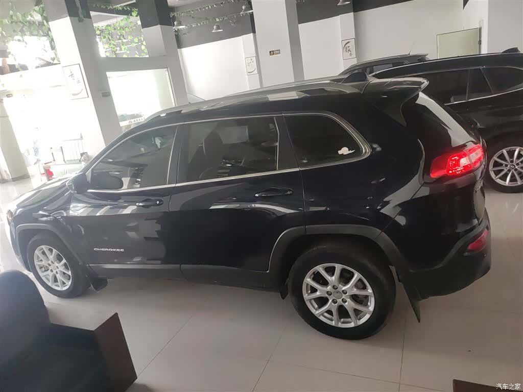 Jeep Cherokee, 2017 4