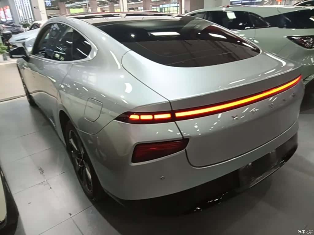 Xpeng P7, 2022 все фото