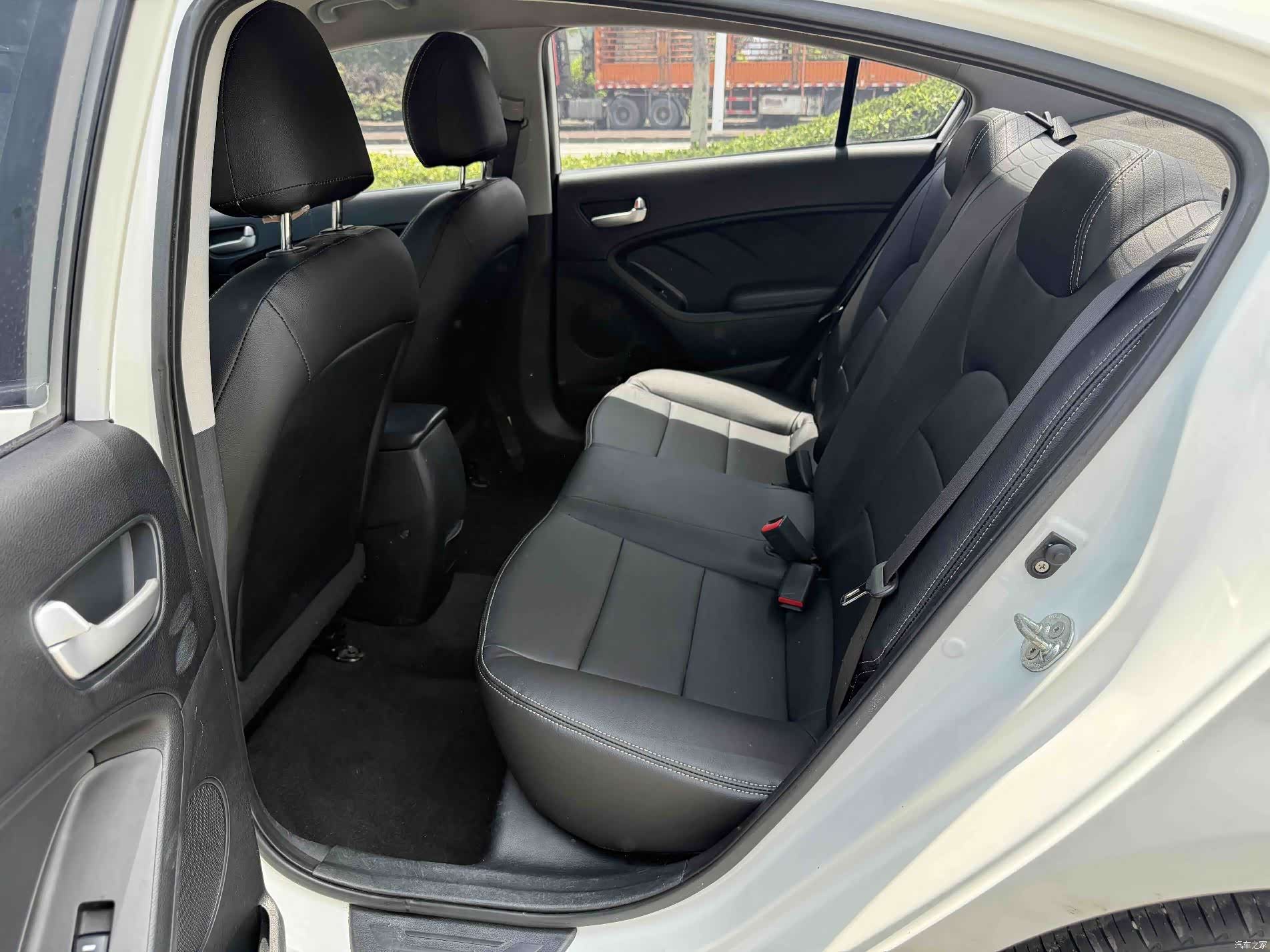 Kia K3, 2013 4