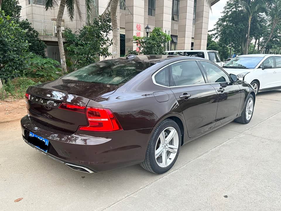 Volvo S90
