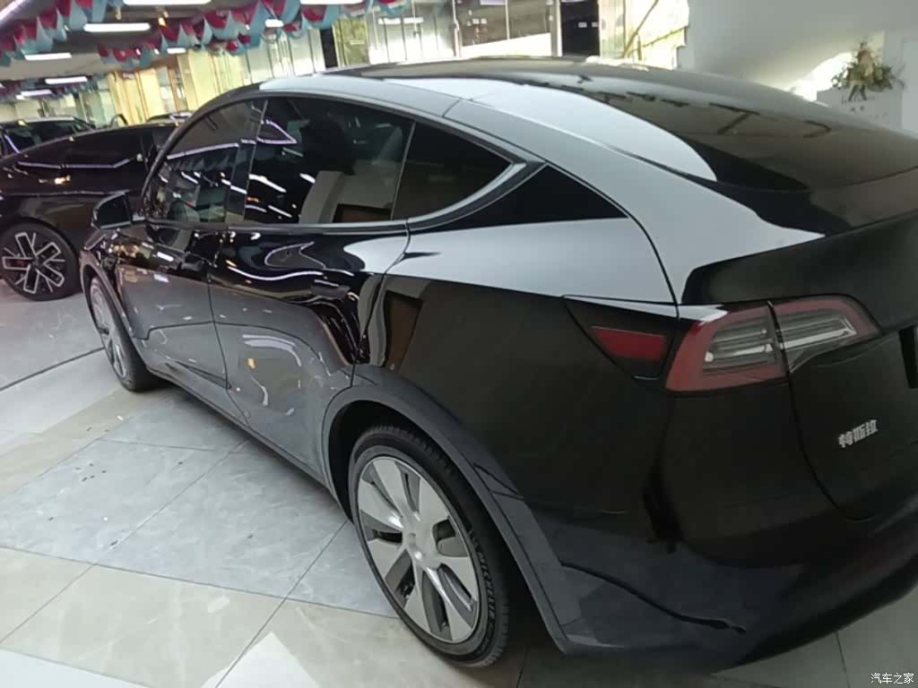 Tesla Model Y, 2022 все фото