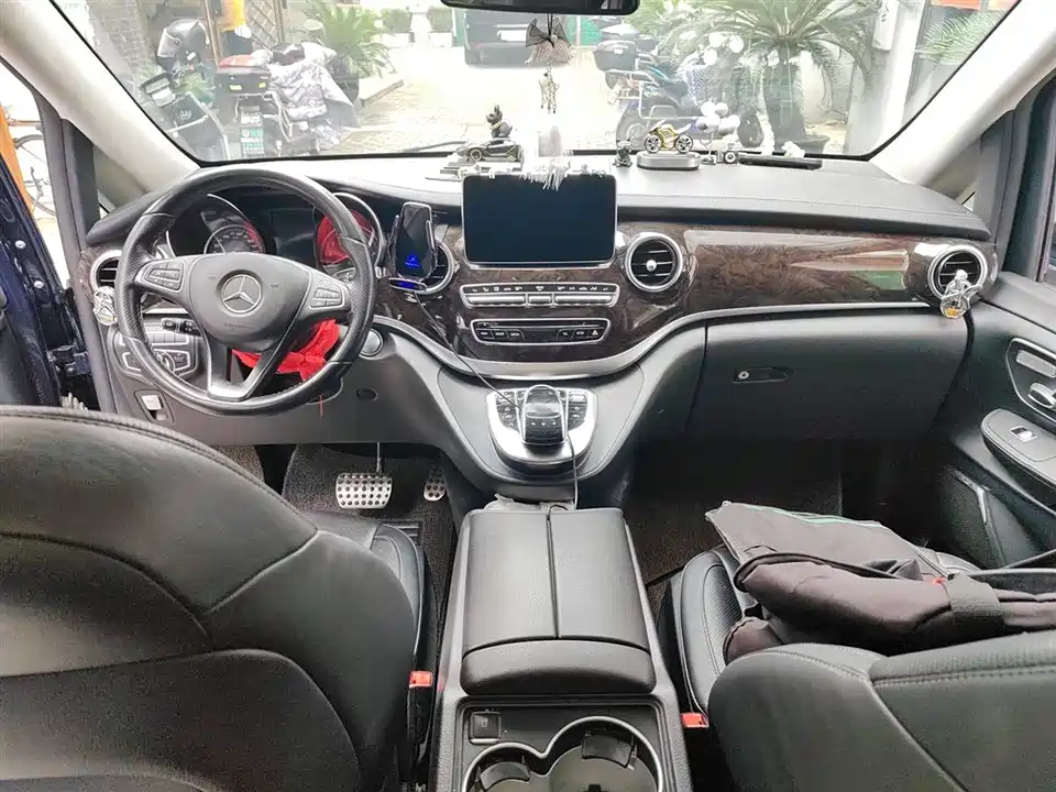 Mercedes-Benz V-class