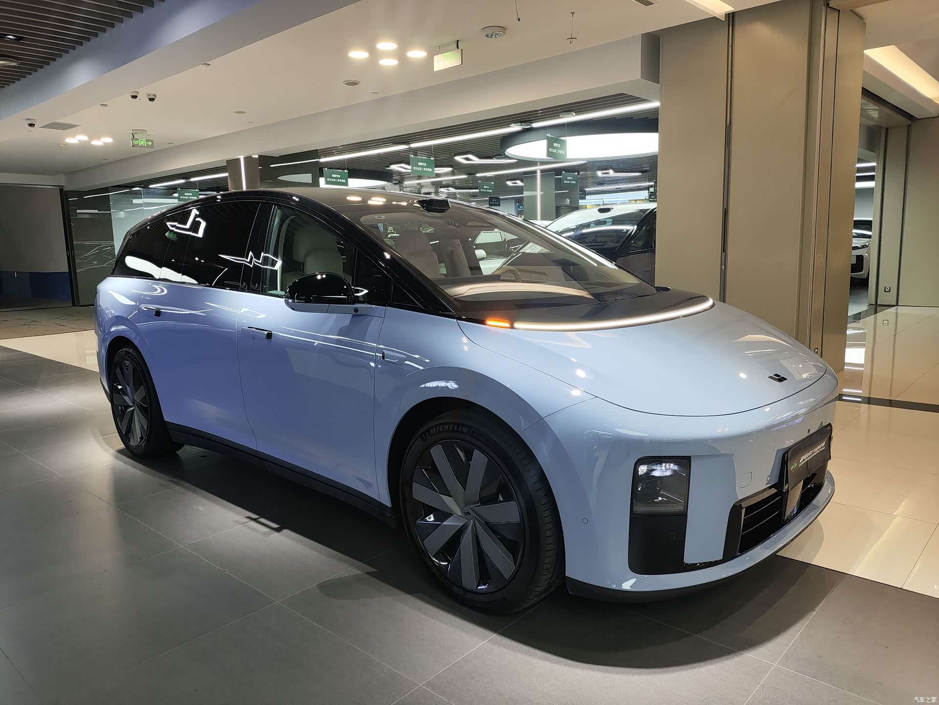 Li Auto i8, 2025 3