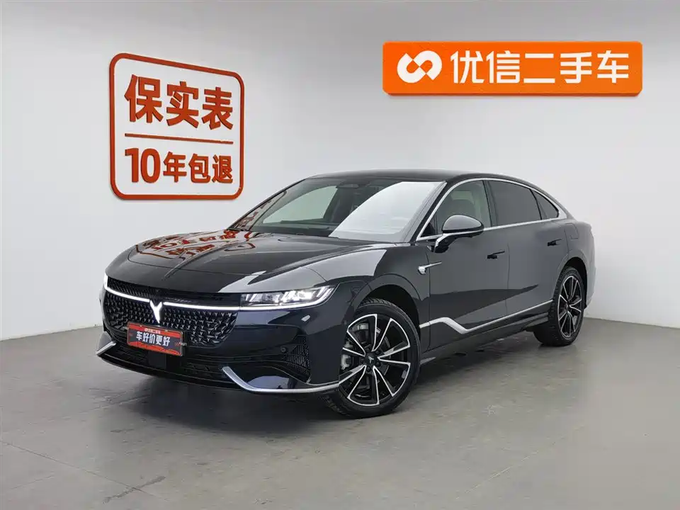 VOYAH Lantu chasing light