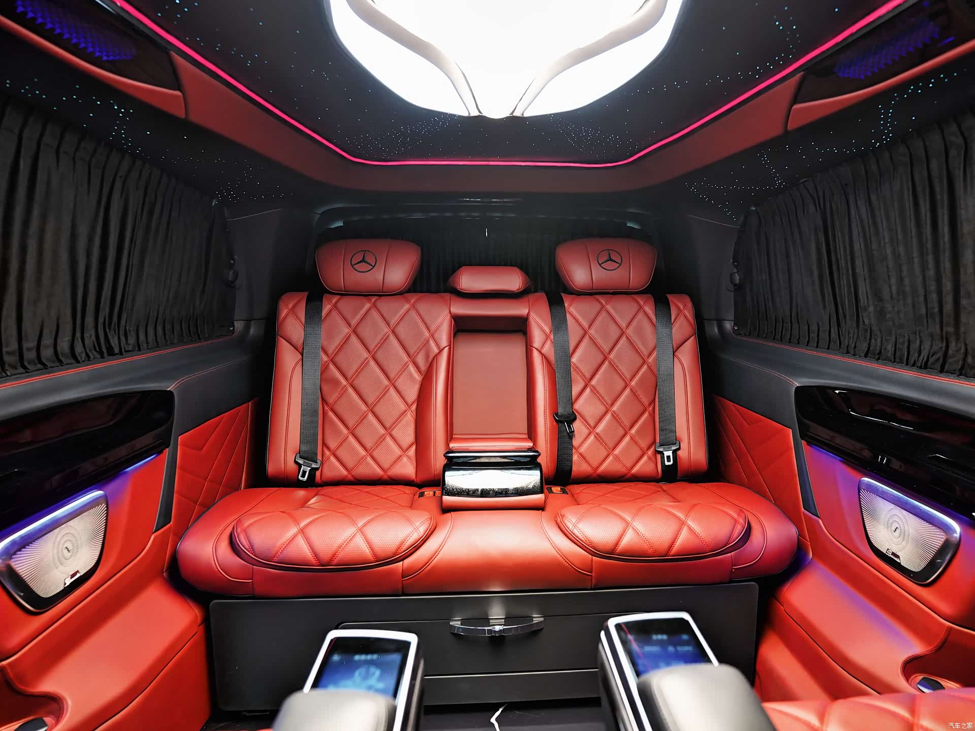 Mercedes-Benz 7, 2025 23