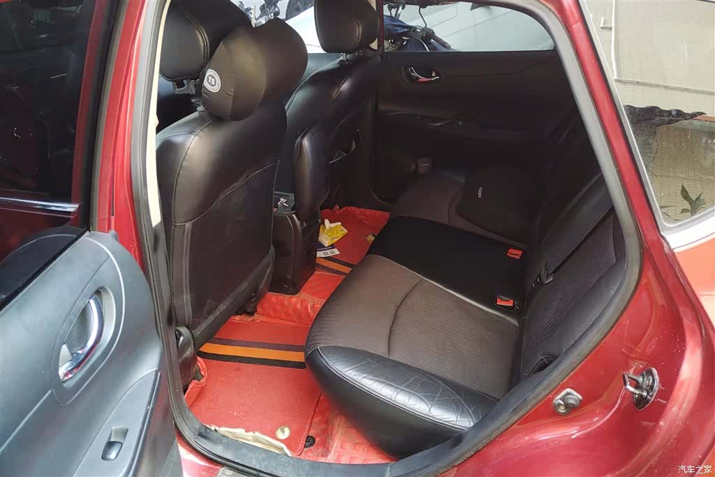 Nissan Tiida, 2012 11