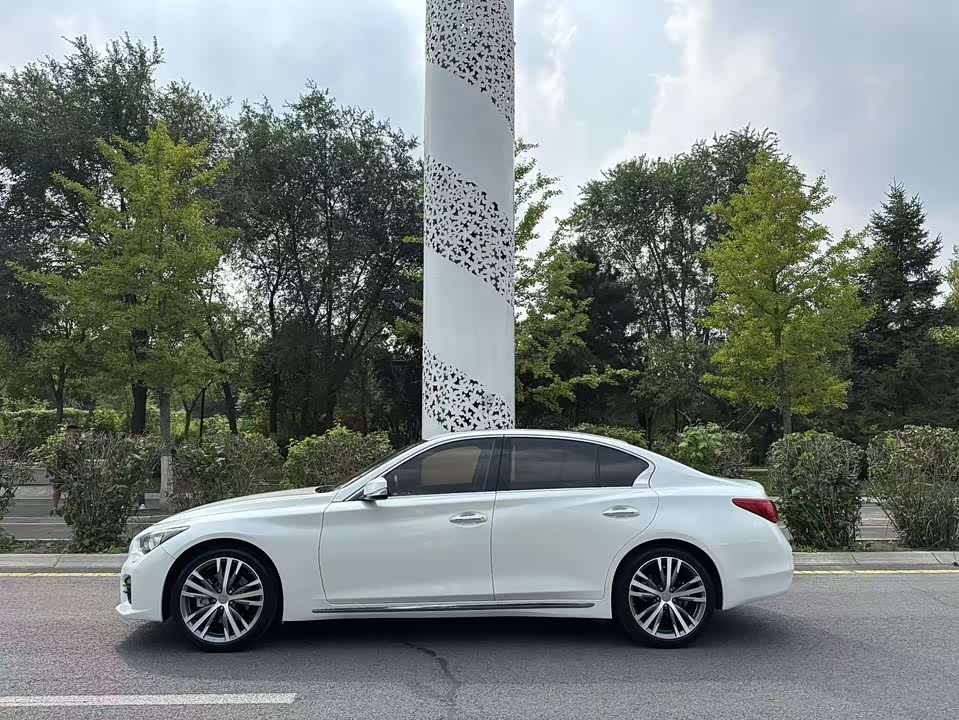 Infiniti Q50L