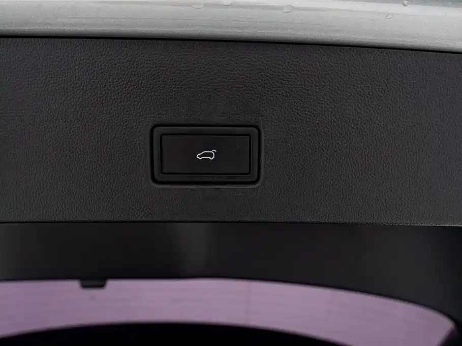 Volkswagen T-ROC exploring Songs