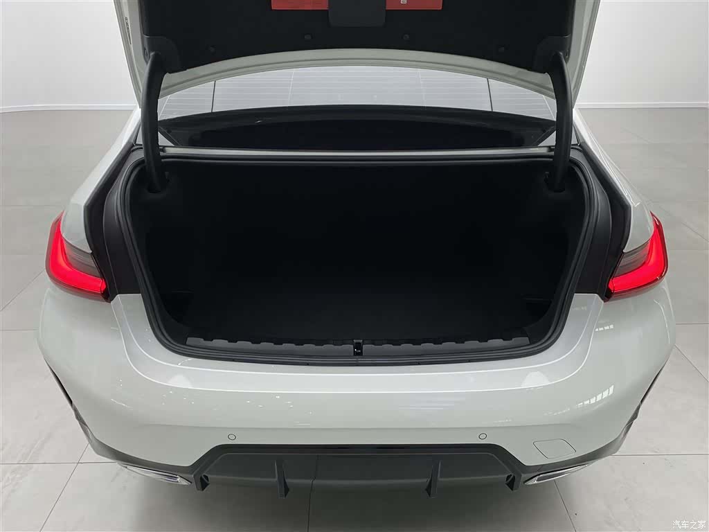BMW 3 Series, 2025 28