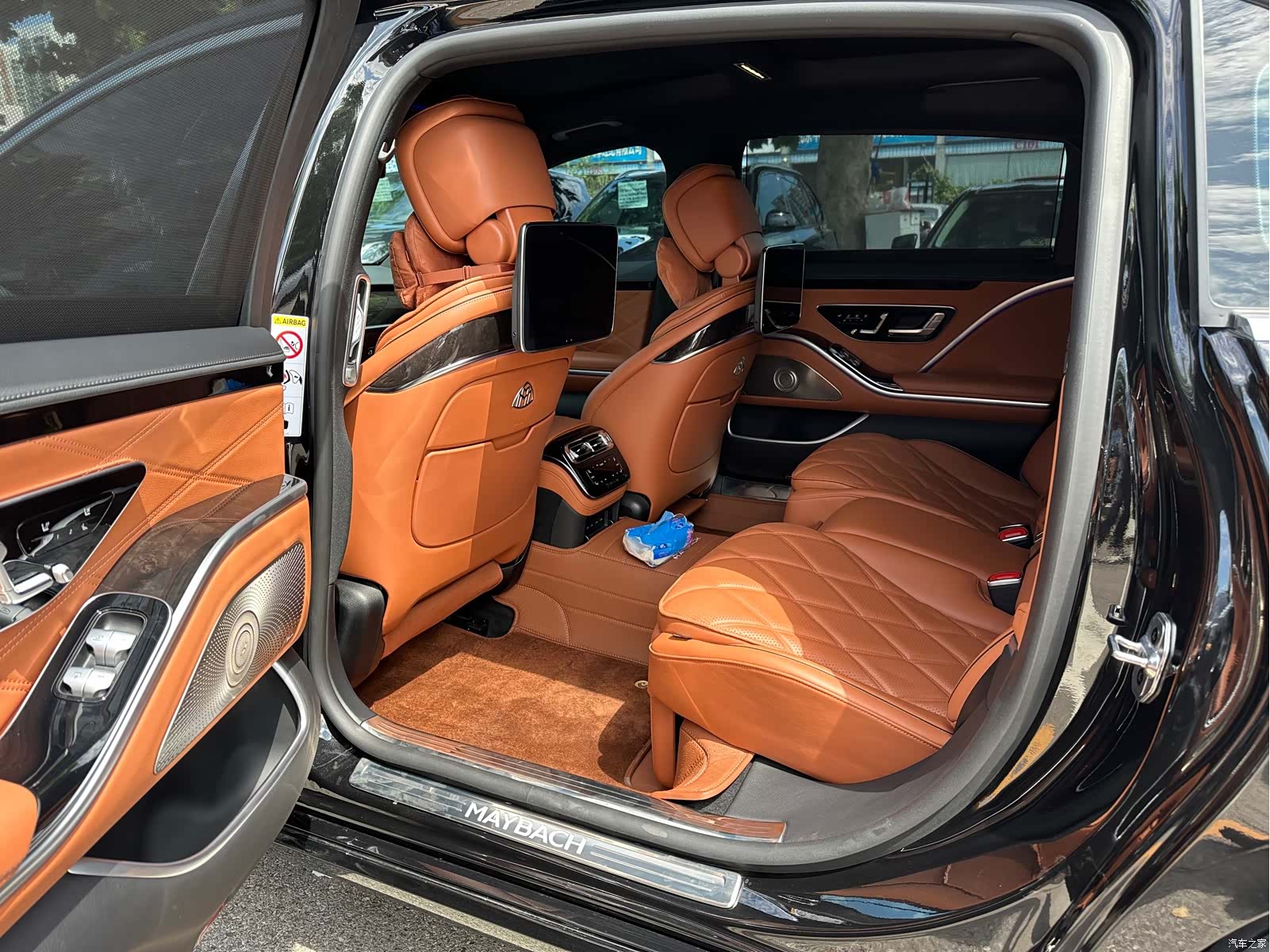 Maybach S-Class, 2023 10