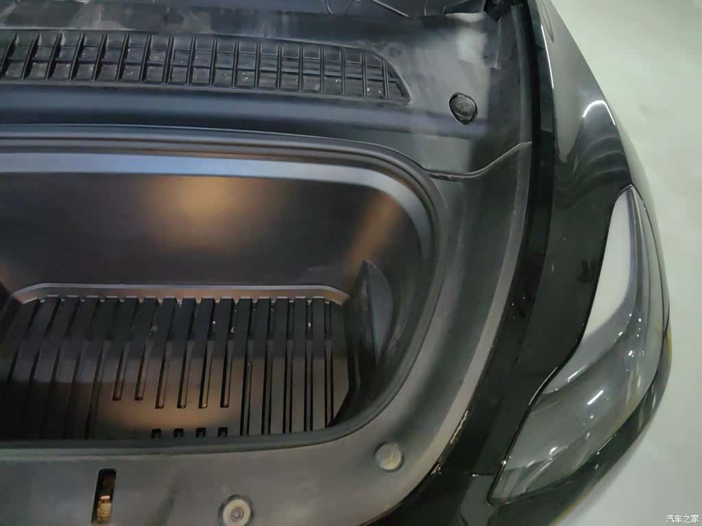 Tesla Model Y, 2023 23