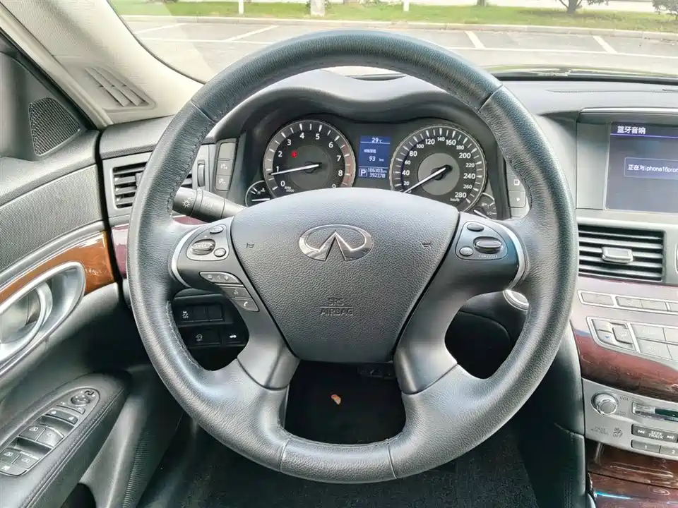 Infiniti Q70