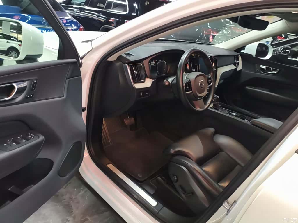 Volvo XC60, 2019 16