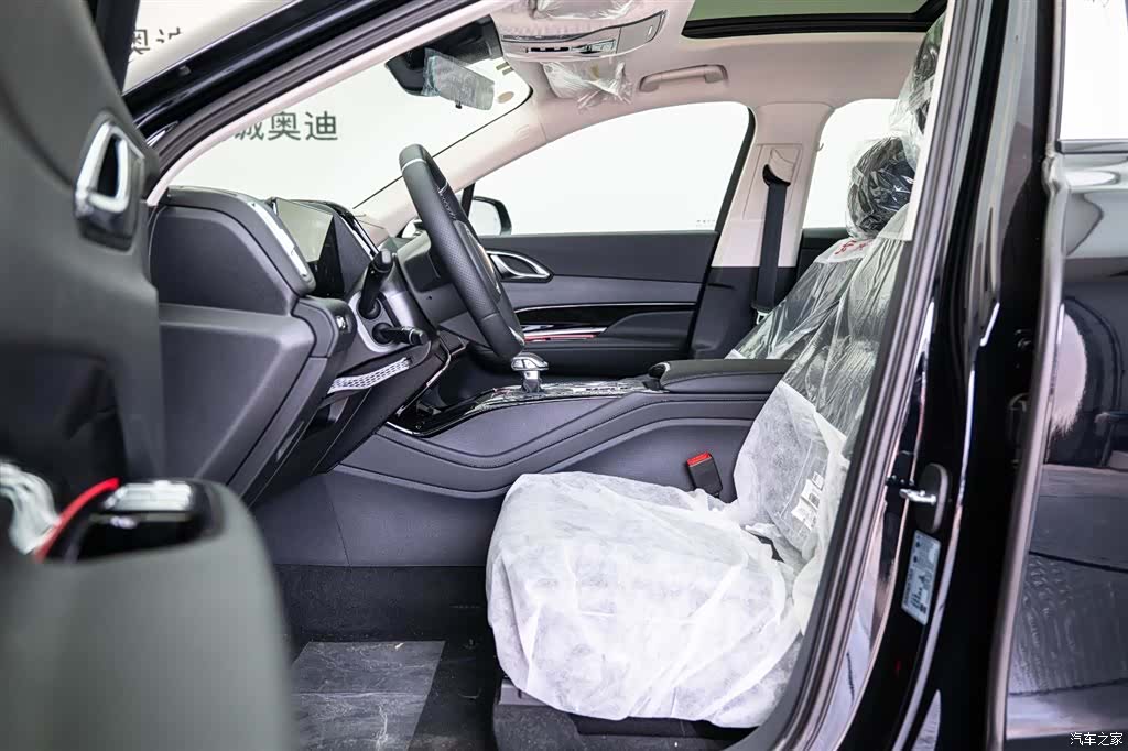 Hongqi HS3, 2025 12