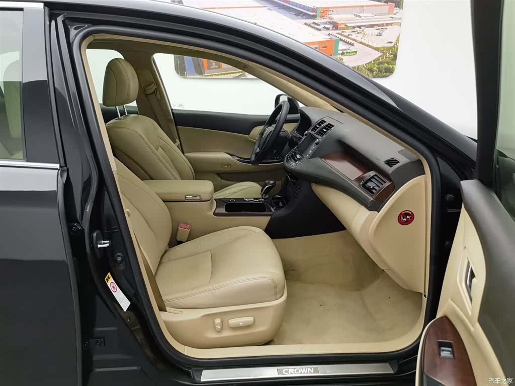 Toyota Crown, 2010 23
