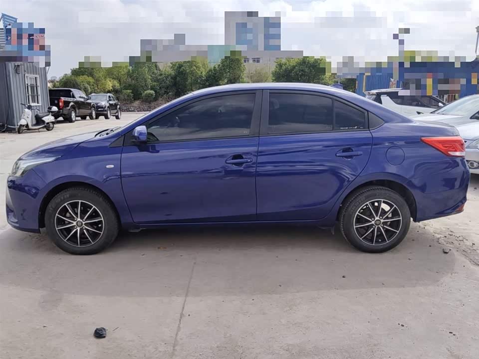 Toyota YARiS L to enjoy