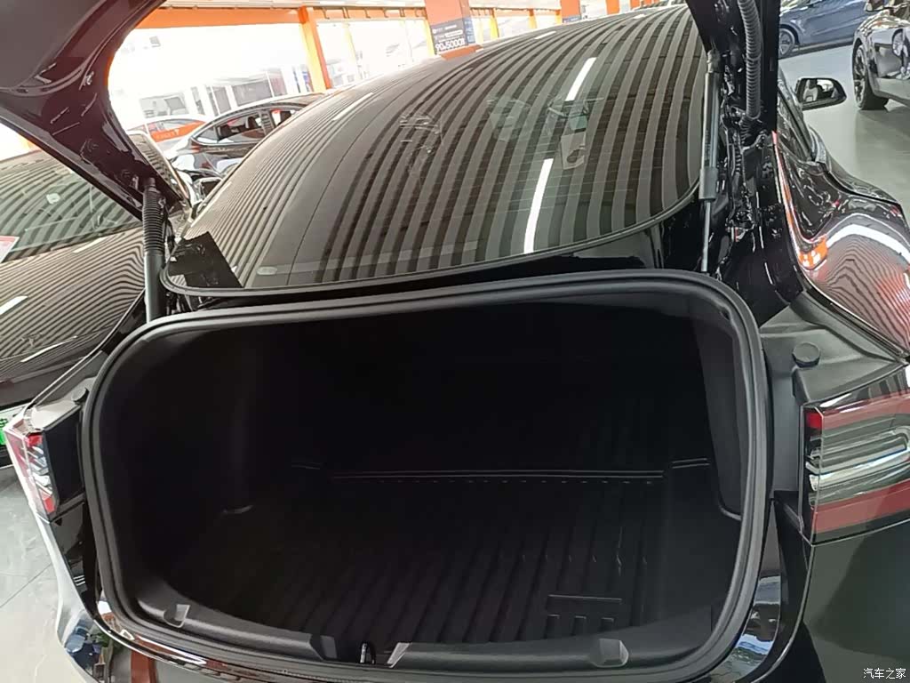 Tesla Model 3, 2023 19