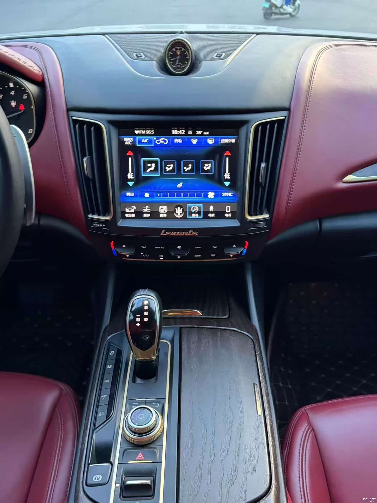 Maserati Levante, 2017 12