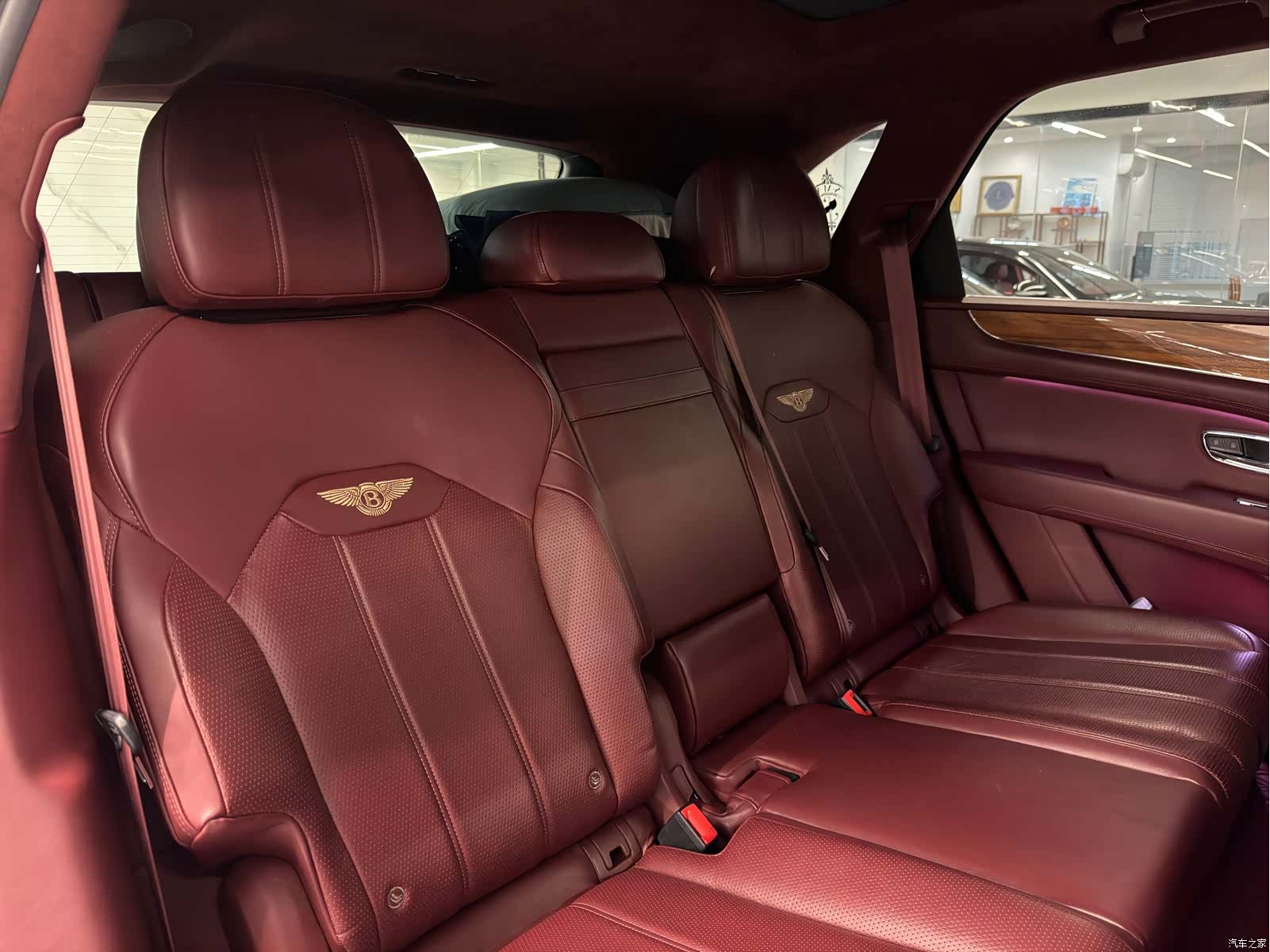 Bentley Bentayga, 2022 10